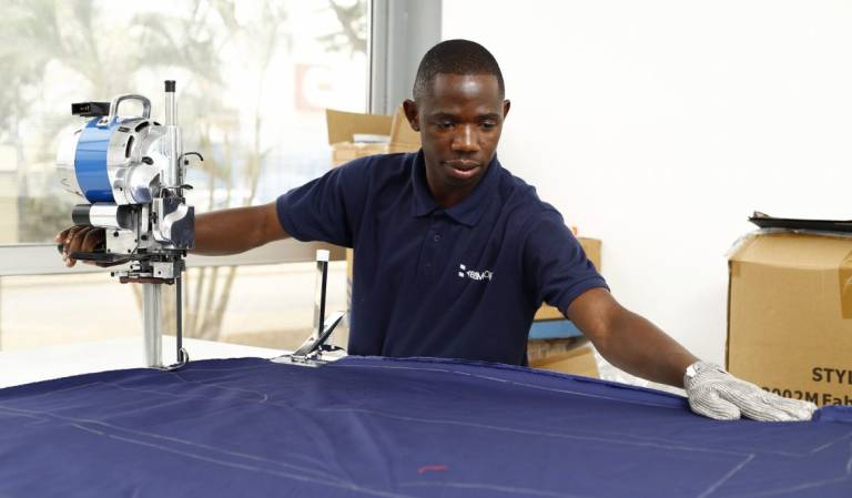 Produção de vestuário de trabalho técnico em Luanda: inovação e segurança